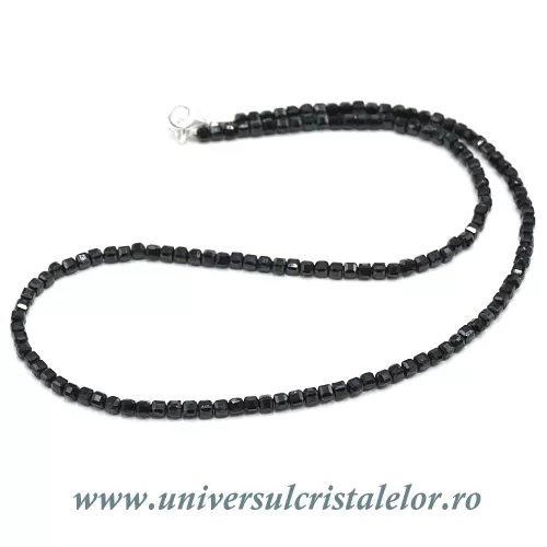 Colier spinel cub fatetat - 3,2 mm Colier spinel cub fatetat - 3,2 mm