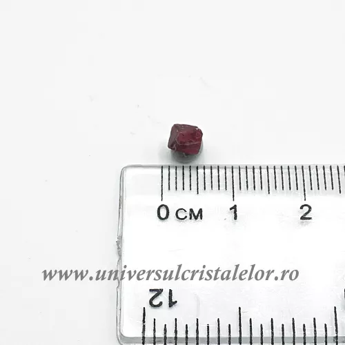 Spinel rosu mineral unicat m01 Spinel rosu mineral unicat m01