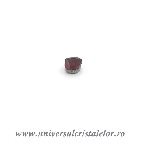Spinel rosu mineral unicat m02 Spinel rosu mineral unicat m02