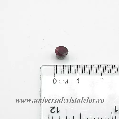Spinel rosu mineral unicat m02 Spinel rosu mineral unicat m02