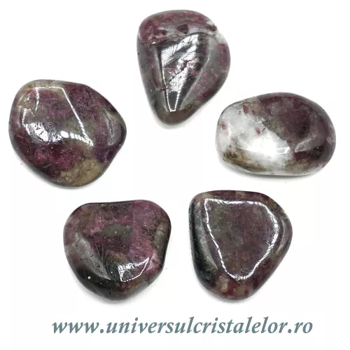 Turmalina rosie piatra rulata Turmalina rosie piatra rulata