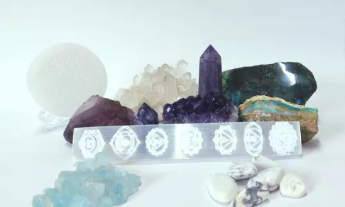 10 Cristale perfecte pentru Chakra Coroanei