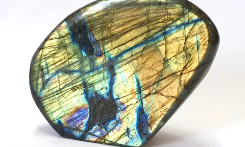 Labradorit: piatra Aurorei Boreale