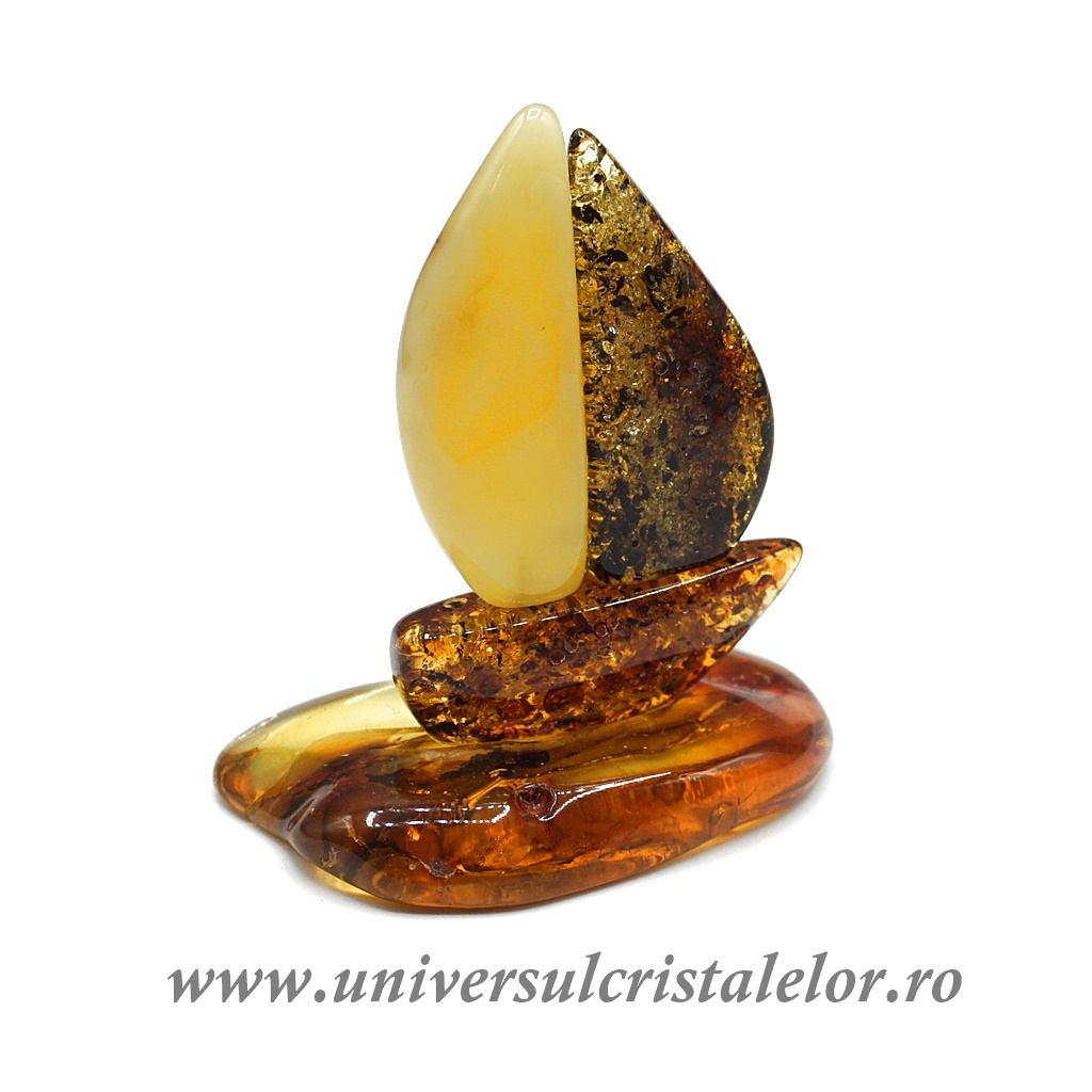 Figurina chihlimbar corabie