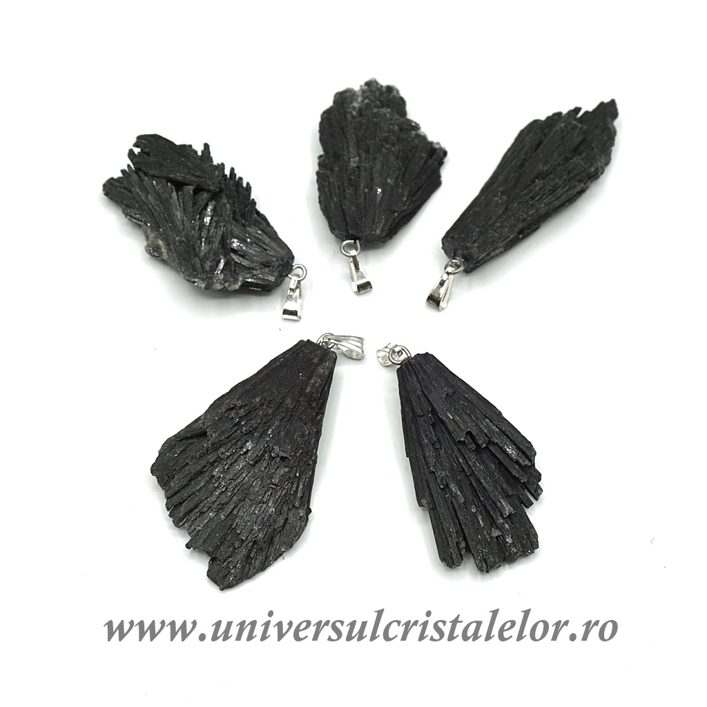 Pandantiv cianit negru